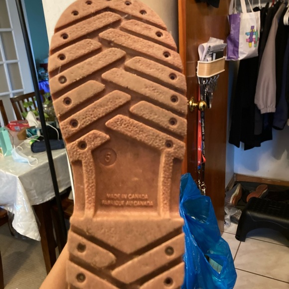 rain boots that just don’t fit me - Picture 2 of 3